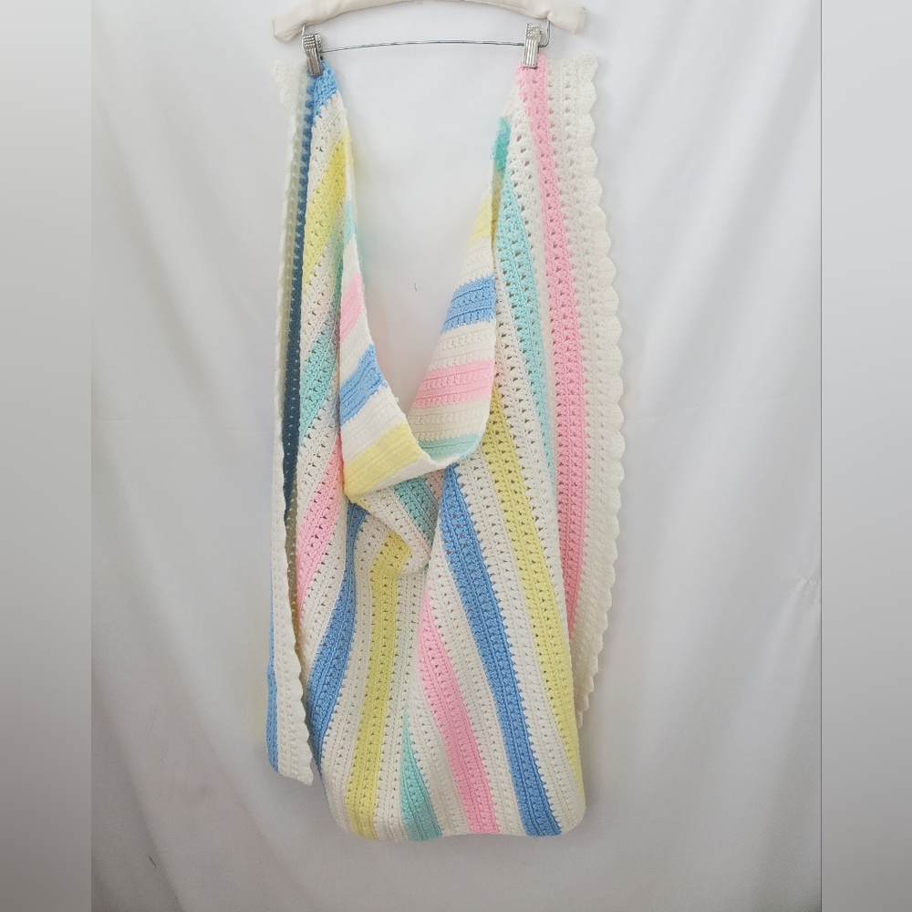 Vintage crocheted striped pastel baby blanket - Picture 4 of 6